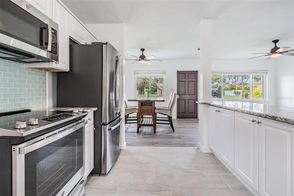 For Rent: $2,300 (2 beds, 1 baths, 996 Square Feet)