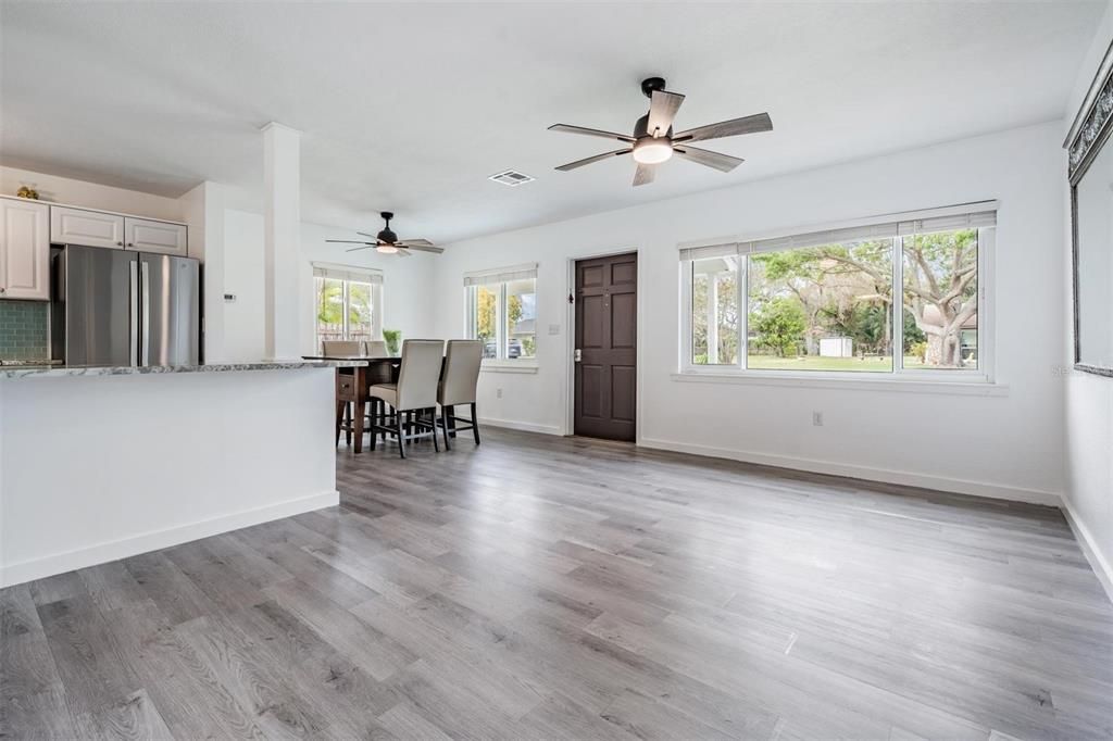 For Rent: $2,300 (2 beds, 1 baths, 996 Square Feet)