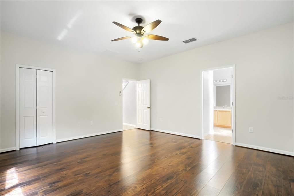 For Sale: $390,000 (4 beds, 2 baths, 2870 Square Feet)