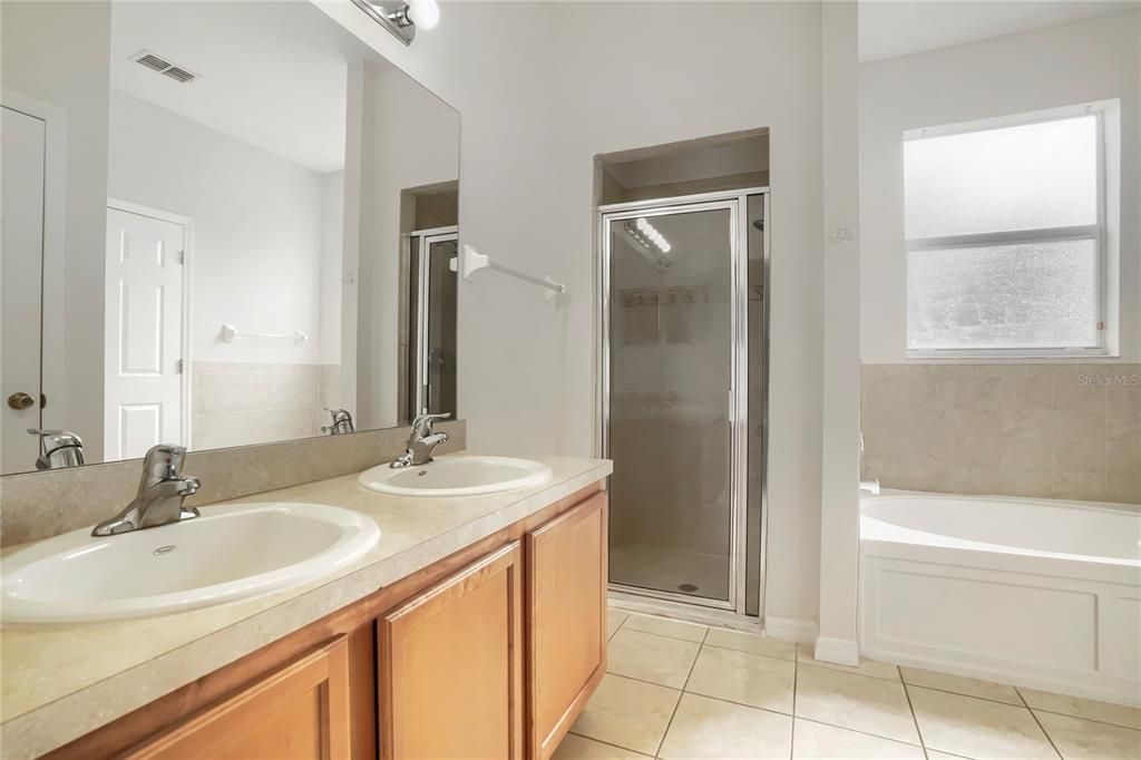 For Sale: $390,000 (4 beds, 2 baths, 2870 Square Feet)