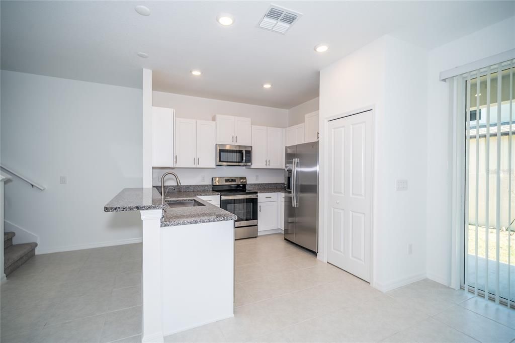 В аренду: $1,995 (3 спален, 2 ванн, 1666 Квадратных фут)
