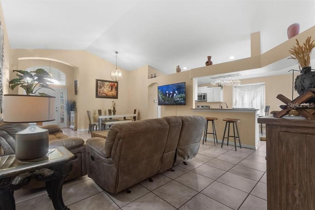 For Rent: $2,600 (4 beds, 2 baths, 1746 Square Feet)