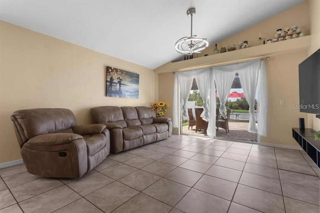 For Rent: $2,600 (4 beds, 2 baths, 1746 Square Feet)