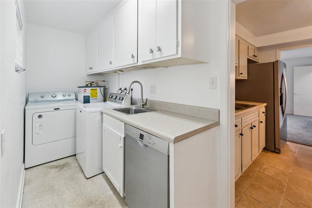 En Venta: $258,000 (4 camas, 3 baños, 1707 Pies cuadrados)