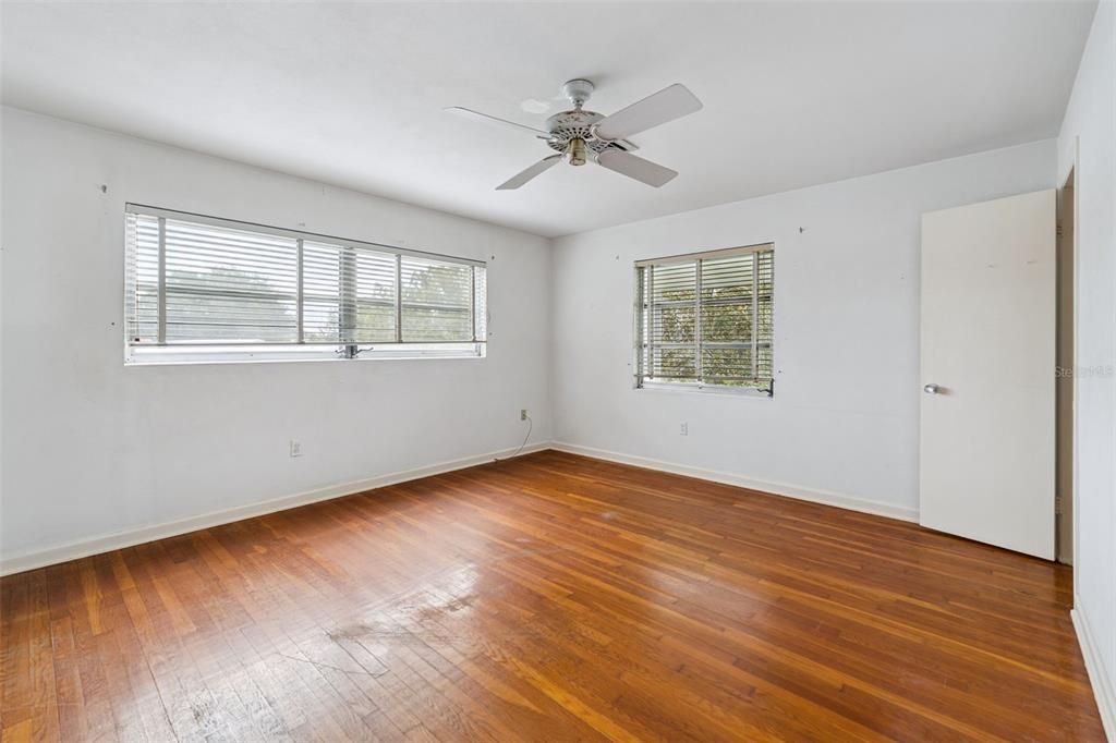 En Venta: $258,000 (4 camas, 3 baños, 1707 Pies cuadrados)