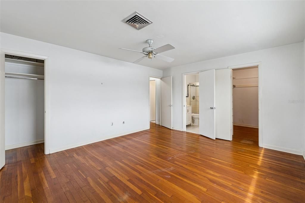 En Venta: $258,000 (4 camas, 3 baños, 1707 Pies cuadrados)