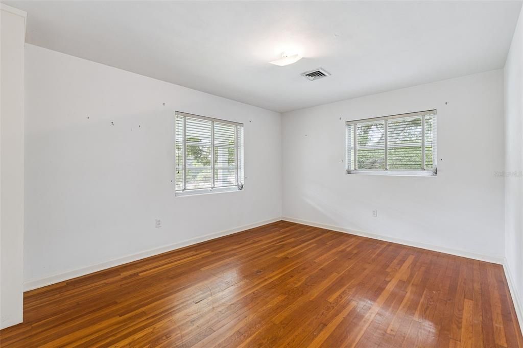 En Venta: $258,000 (4 camas, 3 baños, 1707 Pies cuadrados)