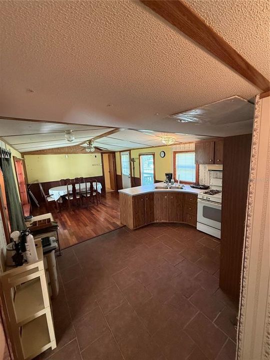 На продажу: $89,900 (2 спален, 1 ванн, 860 Квадратных фут)