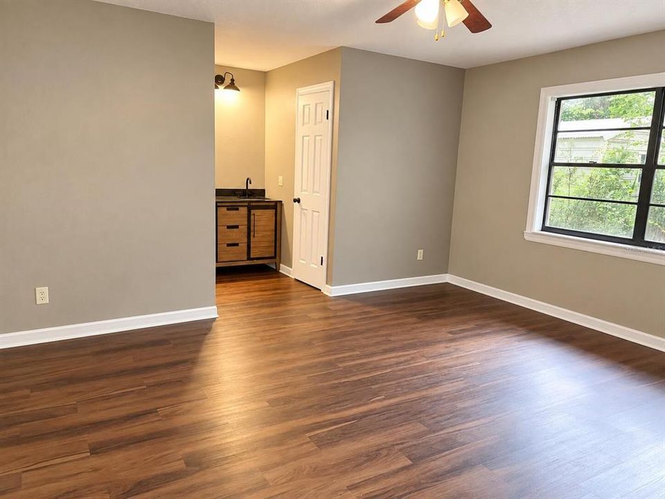 For Sale: $349,999 (3 beds, 2 baths, 1613 Square Feet)