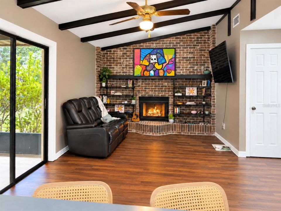 For Sale: $349,999 (3 beds, 2 baths, 1613 Square Feet)
