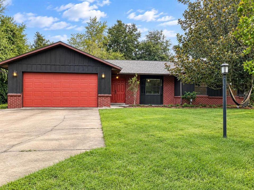 For Sale: $349,999 (3 beds, 2 baths, 1613 Square Feet)