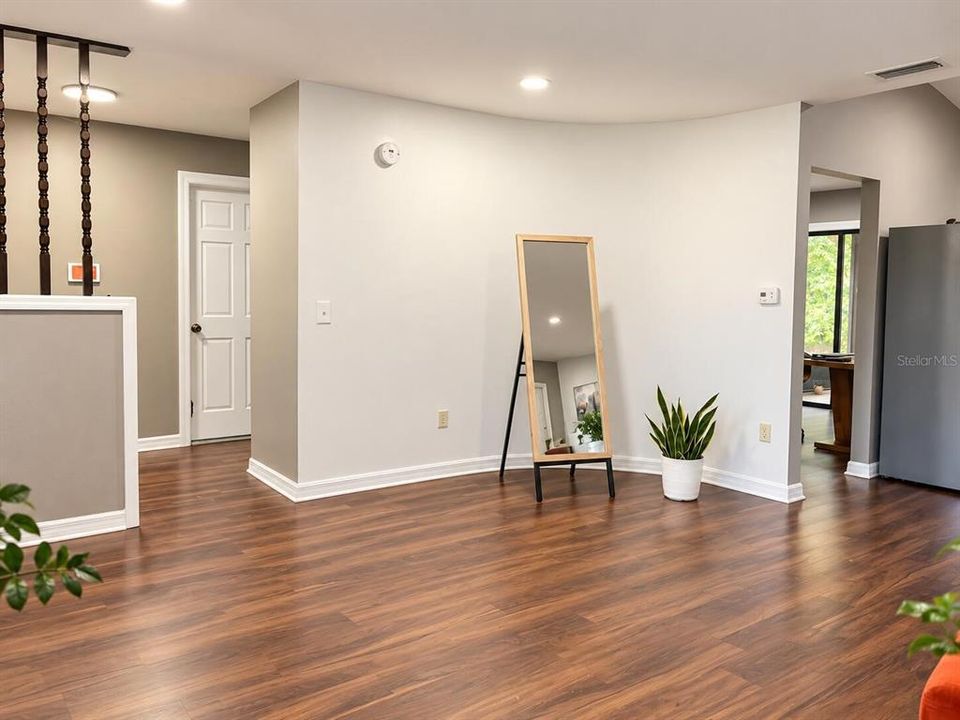 For Sale: $349,999 (3 beds, 2 baths, 1613 Square Feet)