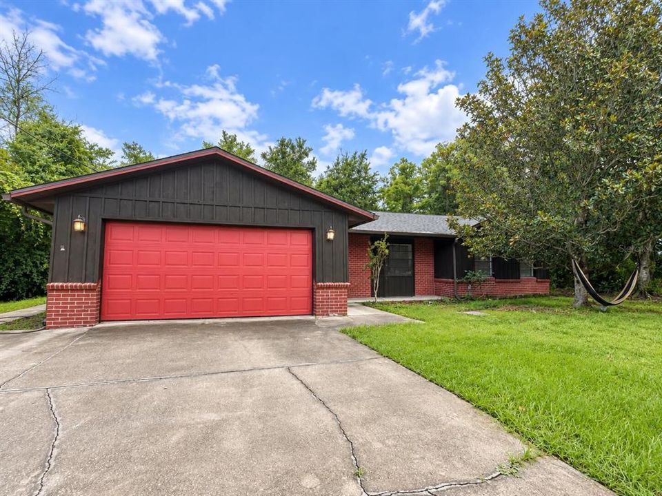 For Sale: $349,999 (3 beds, 2 baths, 1613 Square Feet)