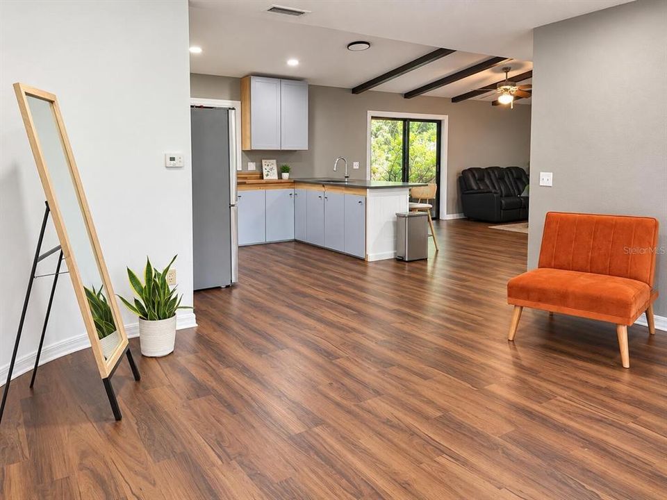 For Sale: $349,999 (3 beds, 2 baths, 1613 Square Feet)