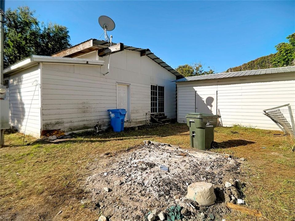 For Sale: $119,900 (3 beds, 2 baths, 576 Square Feet)