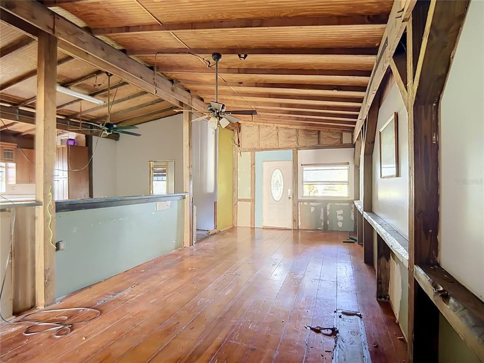 For Sale: $119,900 (3 beds, 2 baths, 576 Square Feet)