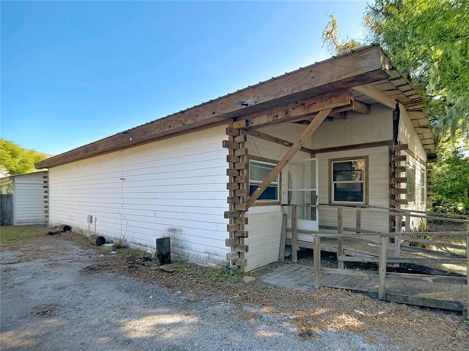 For Sale: $119,900 (3 beds, 2 baths, 576 Square Feet)
