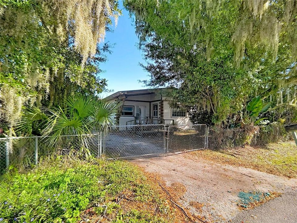 For Sale: $119,900 (3 beds, 2 baths, 576 Square Feet)