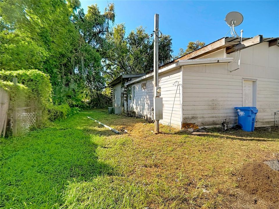 For Sale: $119,900 (3 beds, 2 baths, 576 Square Feet)