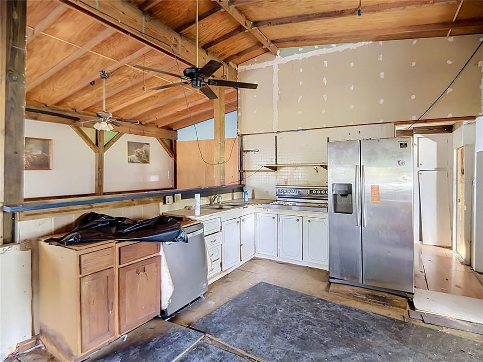 For Sale: $119,900 (3 beds, 2 baths, 576 Square Feet)