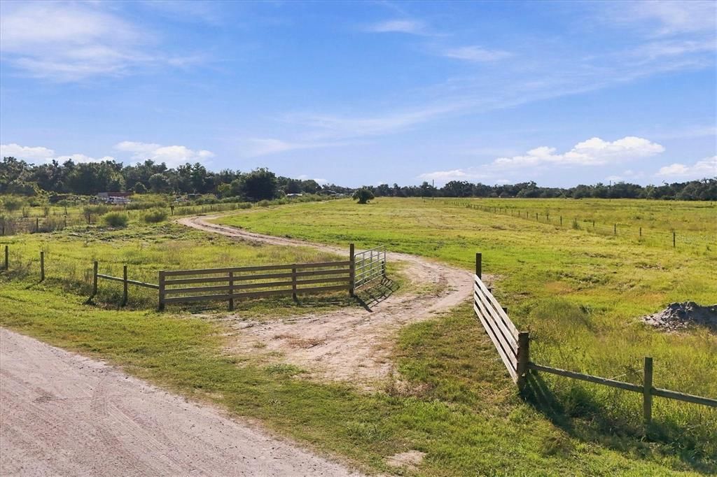 En Venta: $549,000 (22.36 acres)