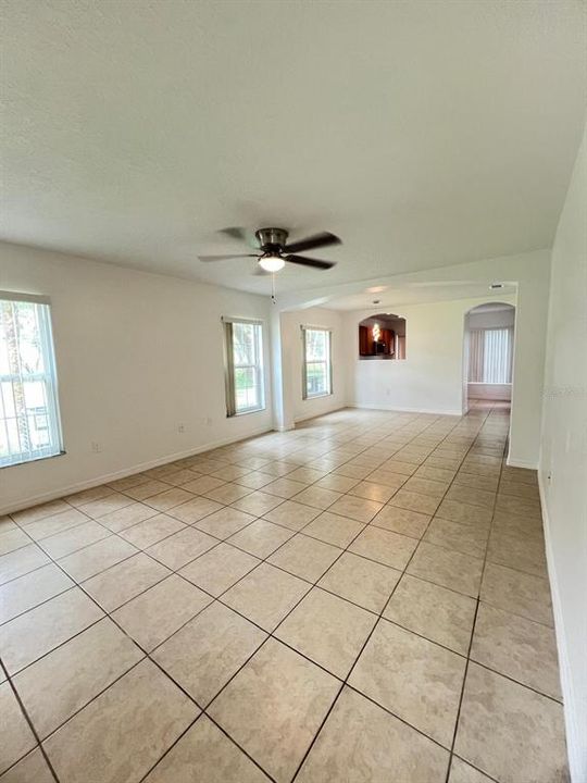 For Rent: $1,750 (3 beds, 2 baths, 1136 Square Feet)