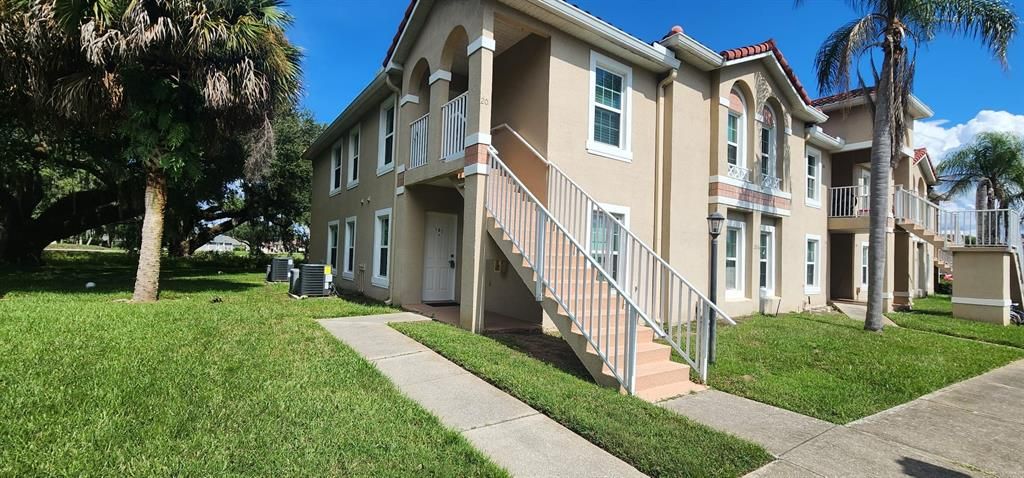 For Rent: $1,750 (3 beds, 2 baths, 1136 Square Feet)