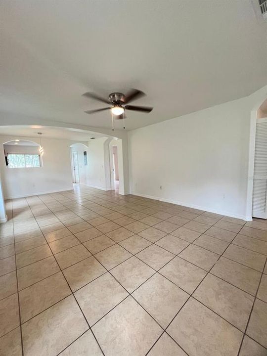 For Rent: $1,750 (3 beds, 2 baths, 1136 Square Feet)