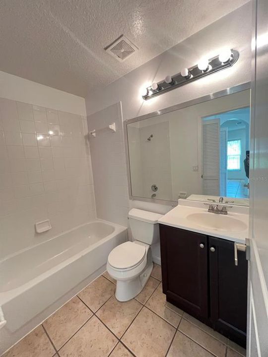 For Rent: $1,750 (3 beds, 2 baths, 1136 Square Feet)