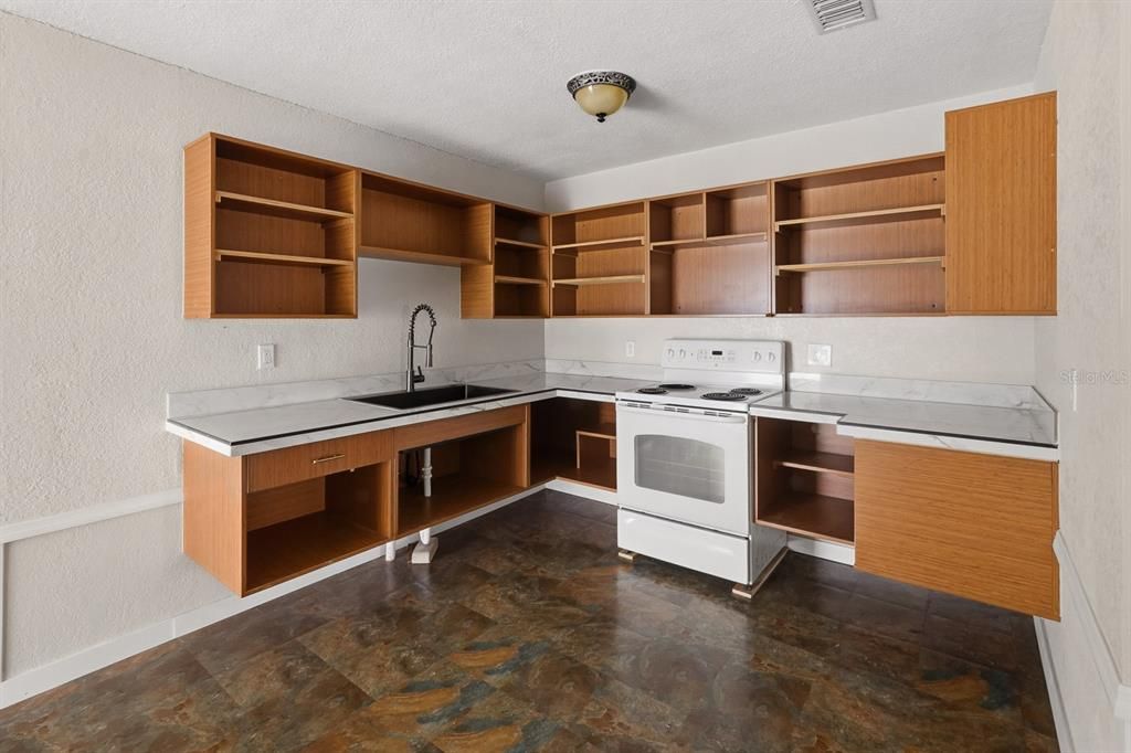 For Sale: $369,900 (0 beds, 0 baths, 1690 Square Feet)