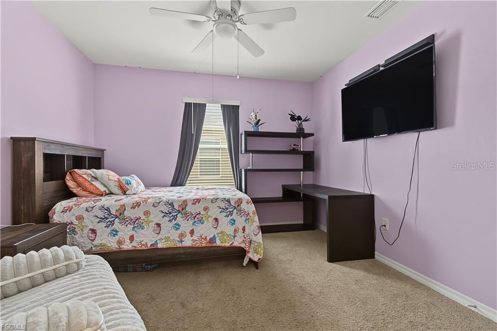 For Sale: $389,900 (4 beds, 2 baths, 1828 Square Feet)