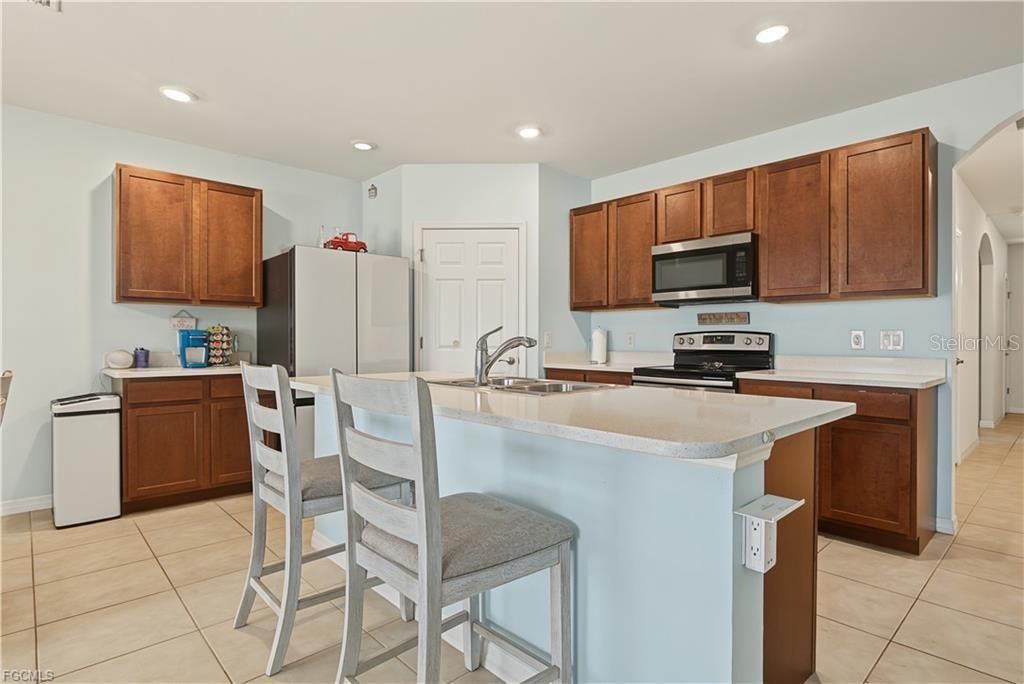 For Sale: $389,900 (4 beds, 2 baths, 1828 Square Feet)