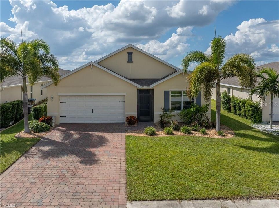 For Sale: $389,900 (4 beds, 2 baths, 1828 Square Feet)