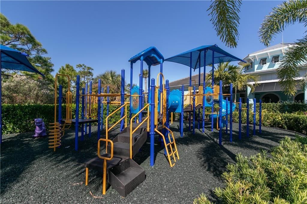 For Sale: $389,900 (4 beds, 2 baths, 1828 Square Feet)
