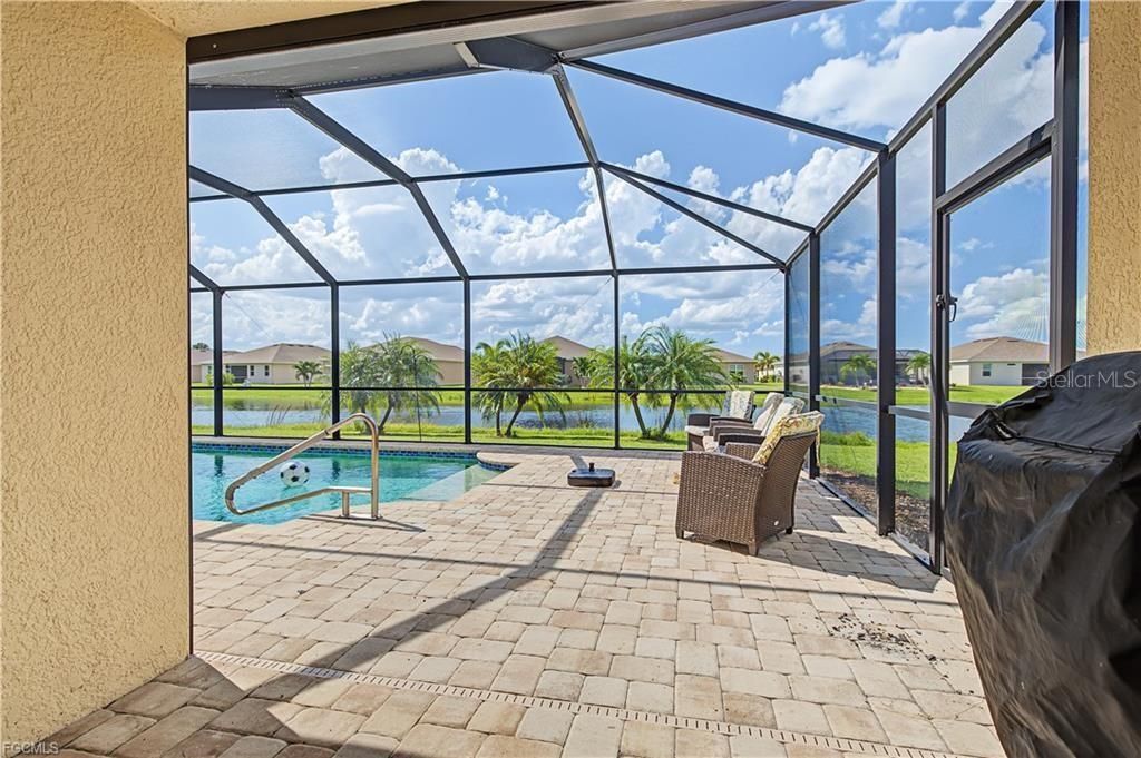 For Sale: $389,900 (4 beds, 2 baths, 1828 Square Feet)