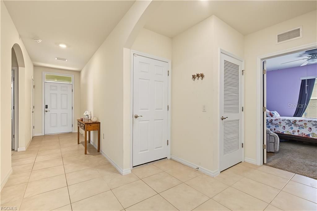For Sale: $389,900 (4 beds, 2 baths, 1828 Square Feet)