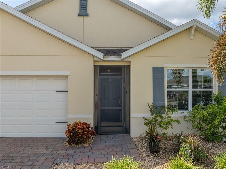 For Sale: $389,900 (4 beds, 2 baths, 1828 Square Feet)