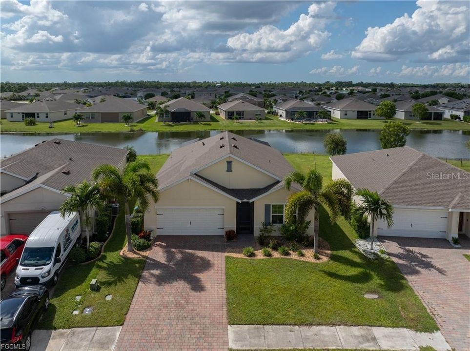 For Sale: $389,900 (4 beds, 2 baths, 1828 Square Feet)