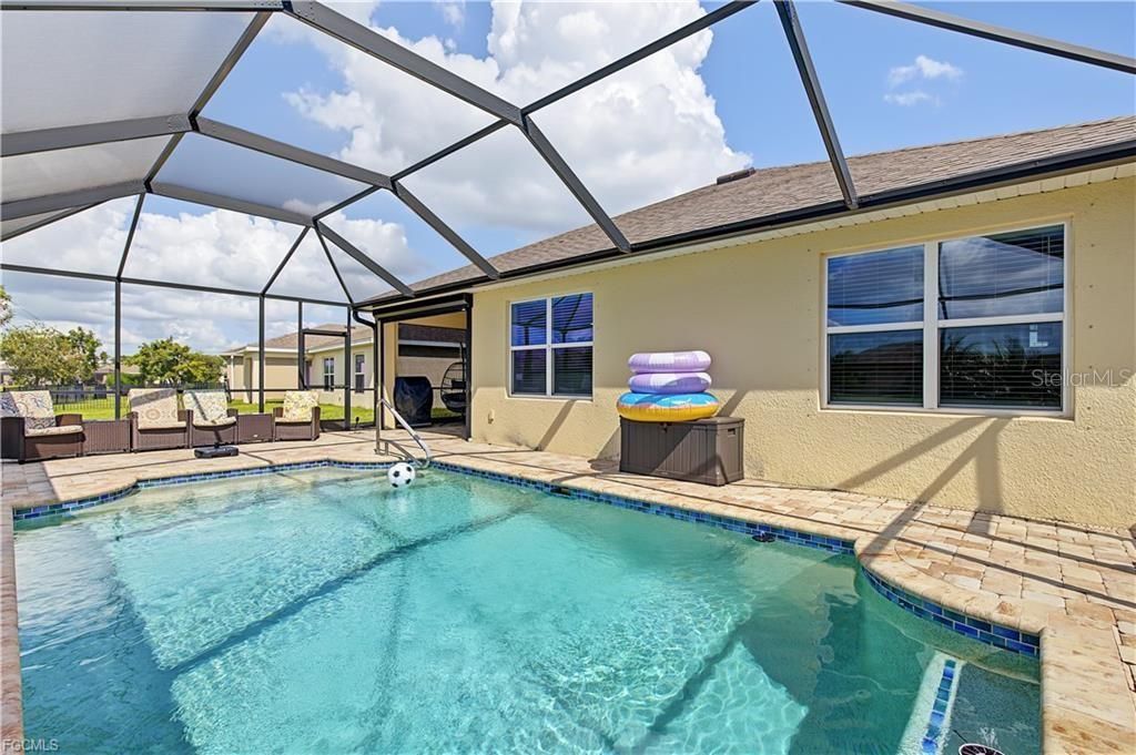 For Sale: $389,900 (4 beds, 2 baths, 1828 Square Feet)