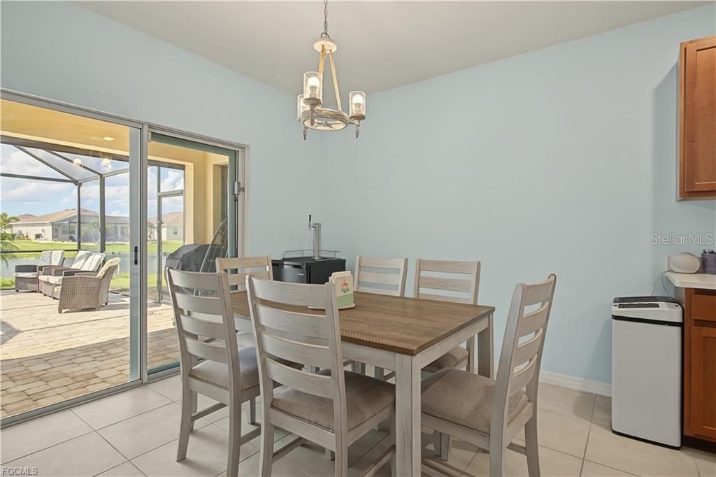 For Sale: $389,900 (4 beds, 2 baths, 1828 Square Feet)