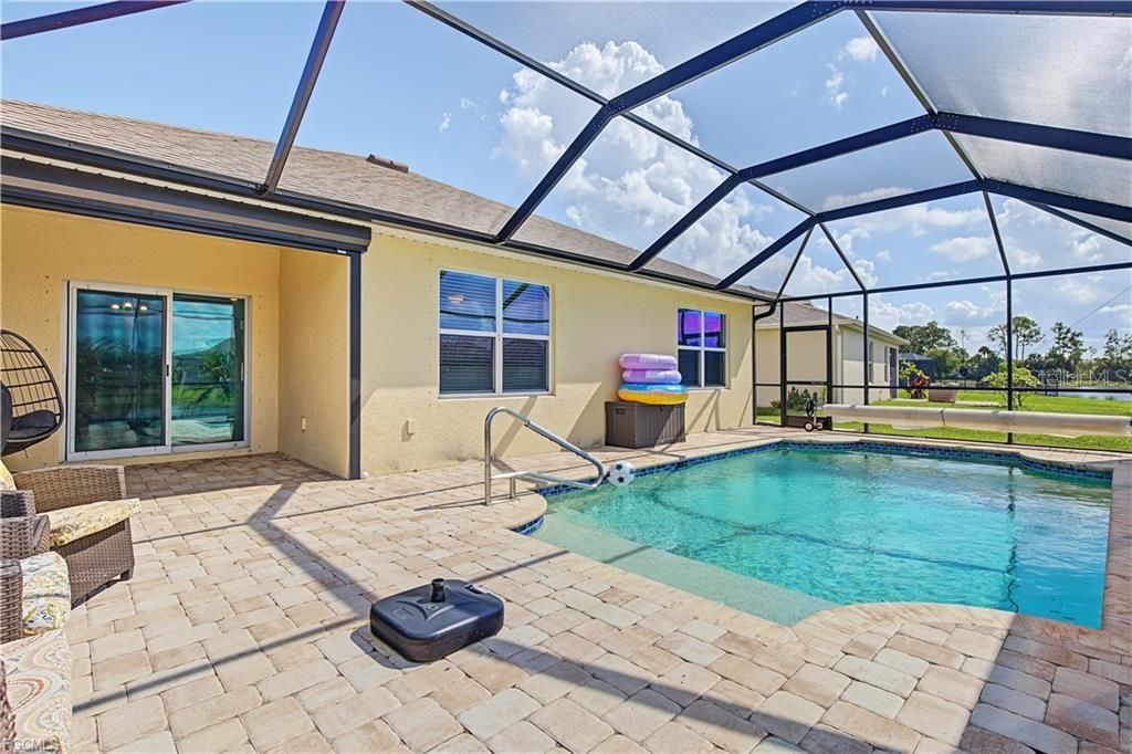 For Sale: $389,900 (4 beds, 2 baths, 1828 Square Feet)