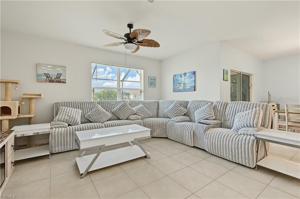 For Sale: $389,900 (4 beds, 2 baths, 1828 Square Feet)