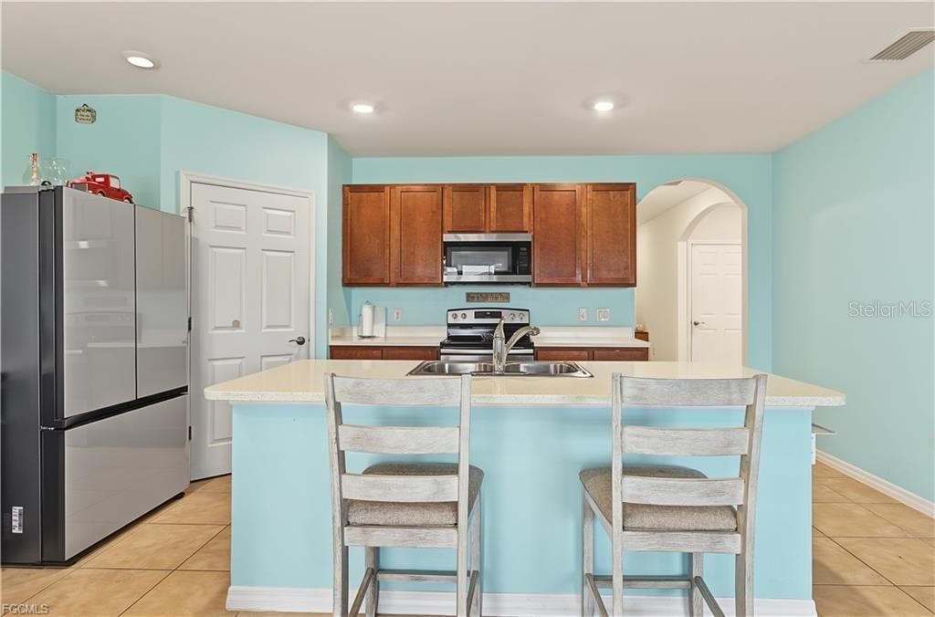 For Sale: $389,900 (4 beds, 2 baths, 1828 Square Feet)