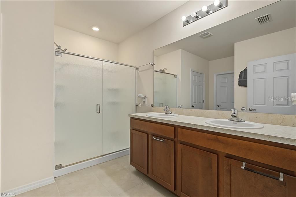 For Sale: $389,900 (4 beds, 2 baths, 1828 Square Feet)