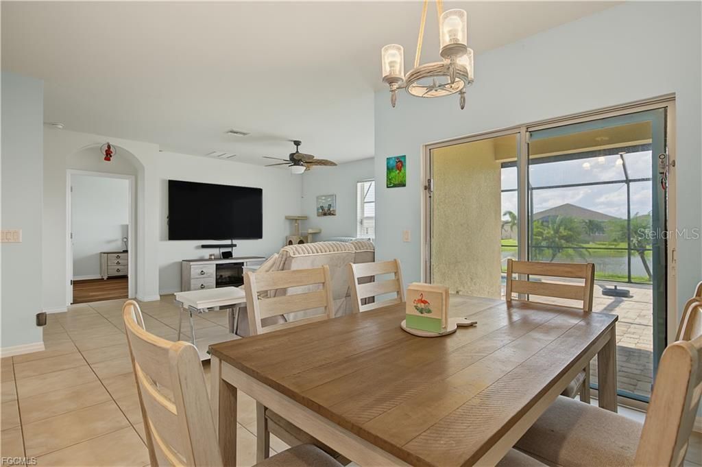 For Sale: $389,900 (4 beds, 2 baths, 1828 Square Feet)