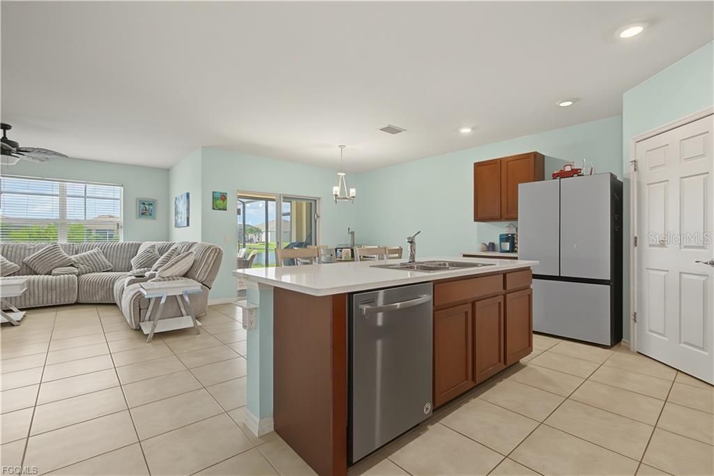 For Sale: $389,900 (4 beds, 2 baths, 1828 Square Feet)