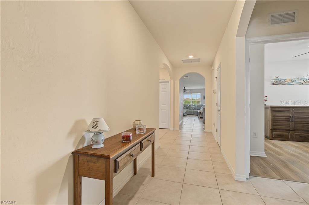 For Sale: $389,900 (4 beds, 2 baths, 1828 Square Feet)