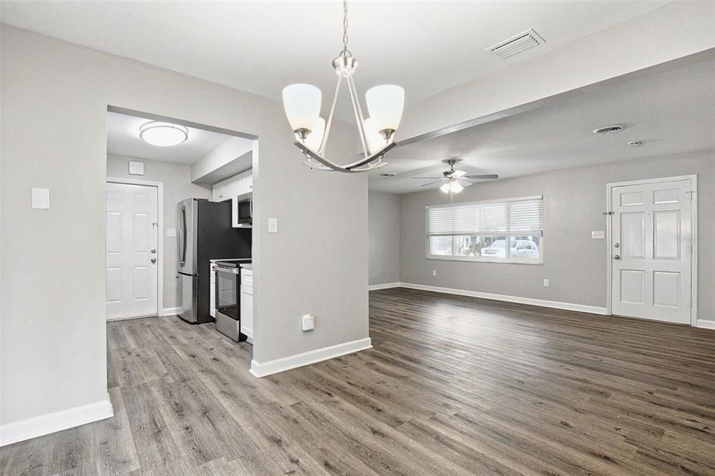 For Sale: $369,900 (2 beds, 2 baths, 1085 Square Feet)