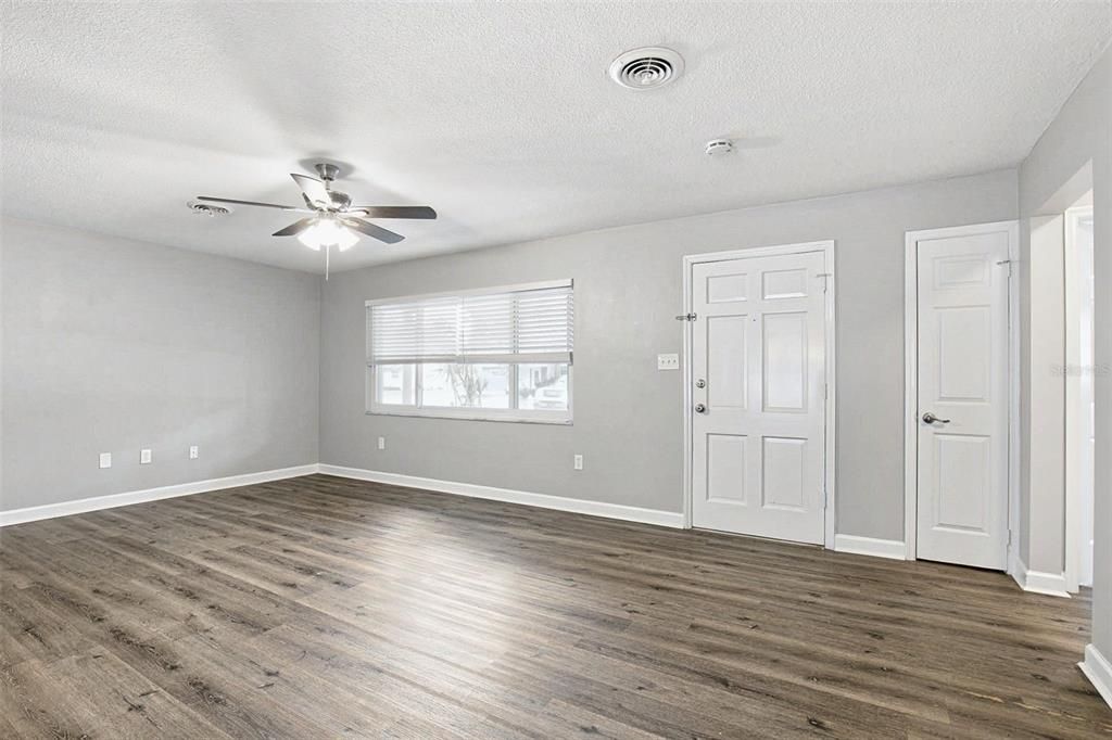 For Sale: $369,900 (2 beds, 2 baths, 1085 Square Feet)