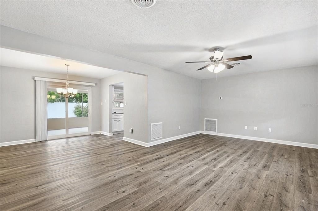For Sale: $369,900 (2 beds, 2 baths, 1085 Square Feet)